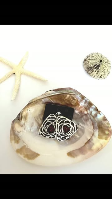 گوشواره مینا کاری زرشکی