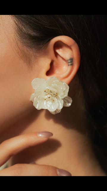 گوشواره صدف با آویز نقره ۹۲۵ ضدحساسیت